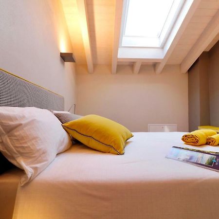 Castelli Delux Apartment Менаджо Екстериор снимка