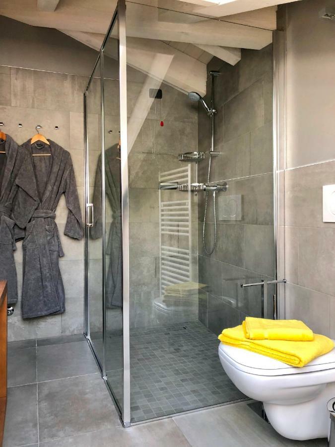 Castelli Delux Apartment Менаджо Екстериор снимка