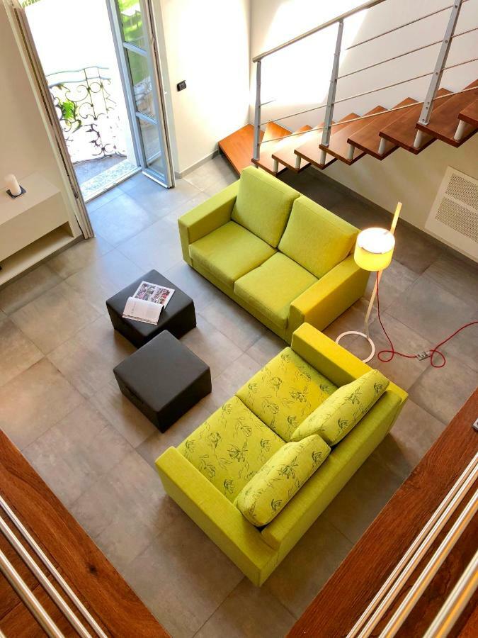 Castelli Delux Apartment Менаджо Екстериор снимка
