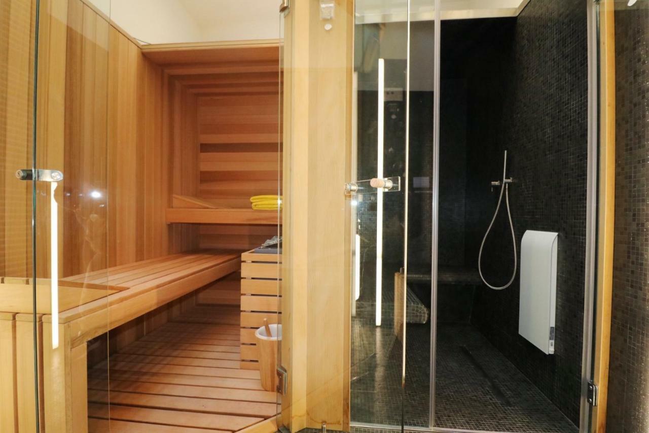 Castelli Delux Apartment Менаджо Екстериор снимка